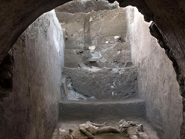 При раскопках в Помпеях обнаружена мельница-тюрьма